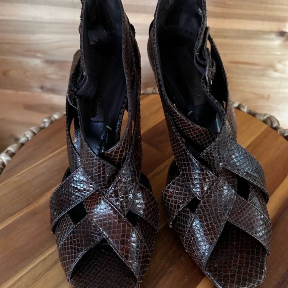 BCBGMAXZRIA Women's Brown leather Snakeskin Sandals preloved size 7.5